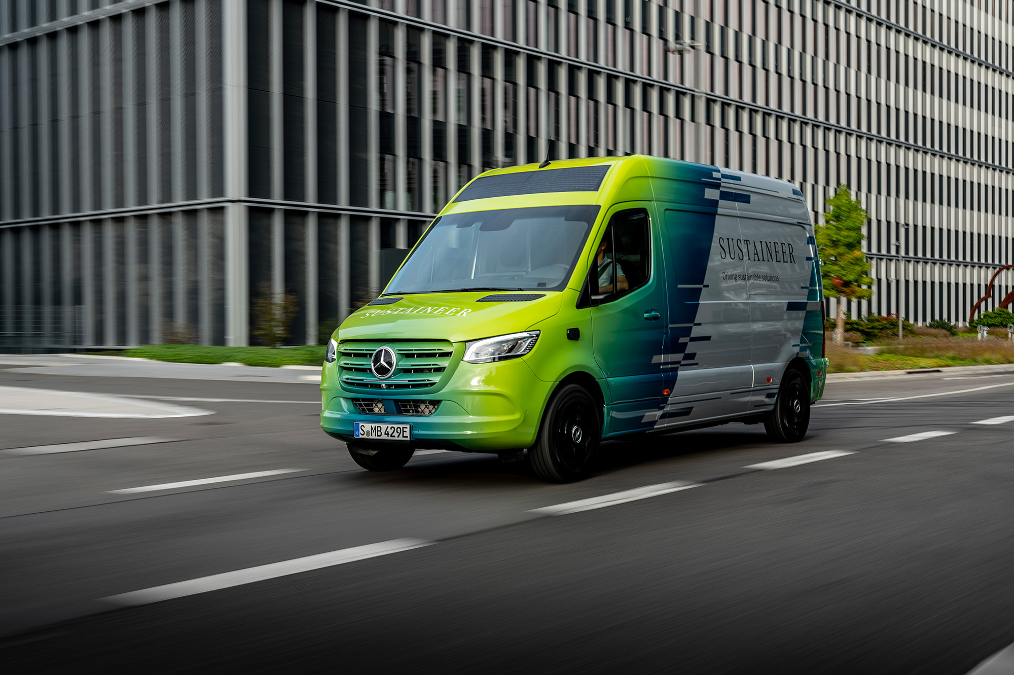 Driver Coaching App von Mercedes-Benz AG bietet Fahrern Hilfestellung bei der Optimierung ihres Fahrverhaltens Driver Coaching App von Mercedes-Benz AG bietet Fahrern Hilfestellung bei der Optimierung ihres Fahrverhaltens