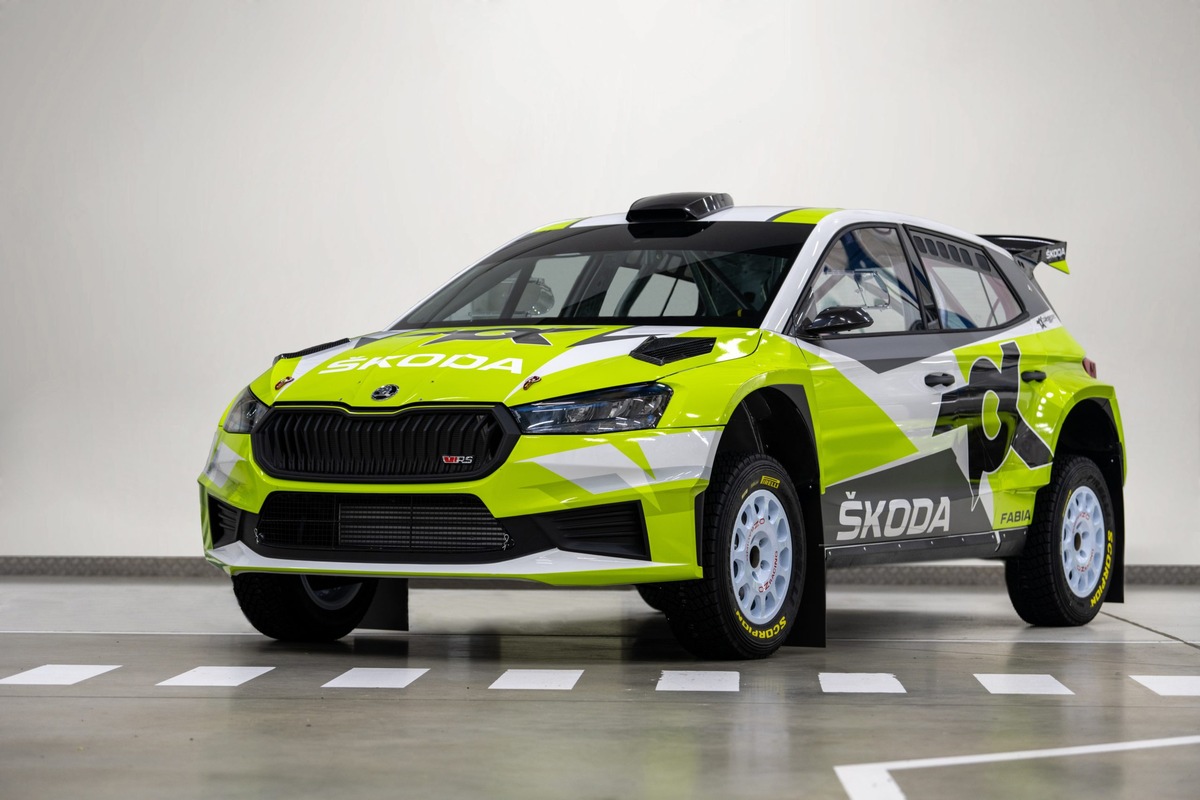 Eingesetzt vom Team Toksport WRT, stellt sich der neue SKODA FABIA RS Rally2 den anspruchsvollen Schotterstrecken auf dem Gelände des Braunkohletagebaus in Sachsen.
