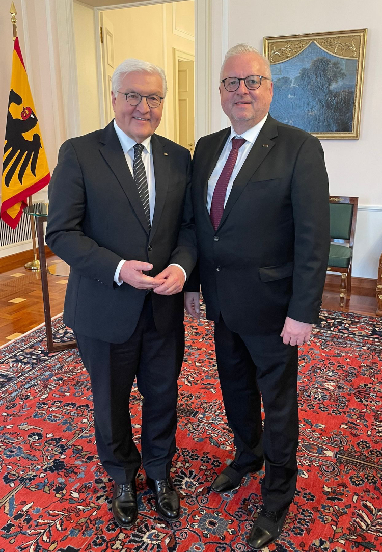 STOOF International: Bundespräsident Frank-Walter Steinmeier im Gespräch mit Fred Stoof