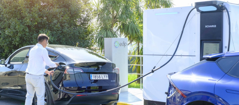 EDP und XCharge Group präsentieren gemeinsame Net Zero Series Ladegeräte