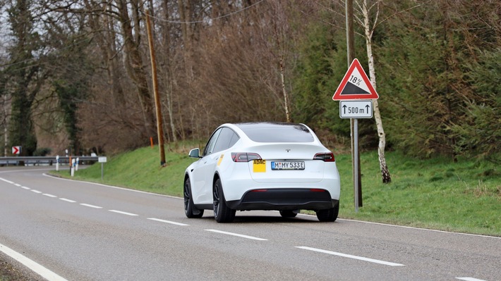 E-Autos gewinnen bis zu 40 Prozent Energie zurück Rekuperation steigert Effizienz deutlich Größtes Sparpotenzial im Stadtverkehr Tipps für Elektroauto-Fahrer