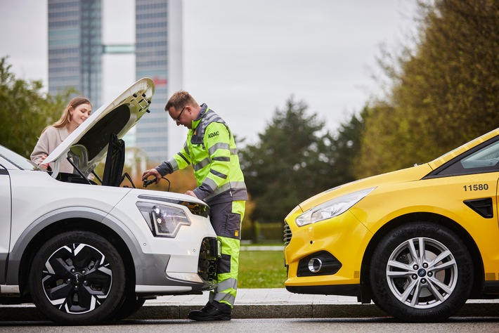 Gelbe Engel: Alle 9 Sekunden ein Einsatz ADAC hilft 2023 bei 3,53 Mio. Pannen Elektroauto- und Fahrradpannen legen spürbar zu Notruf über Pannenhilfe-App immer beliebter