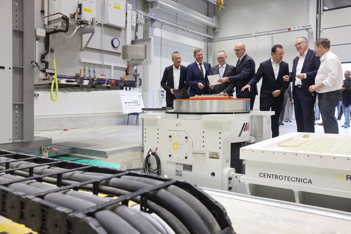 DEKRA Batterie Test Center offiziell eröffnet: Millionen-Investition für die sichere Mobilität der Zukunft